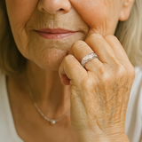 Винтидж пръстен с роза в златисто