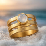 Азиатски златен пръстен с множество слоеве за показалеца