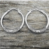 Ретро обеци с резбовани пръстени в два цвята