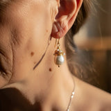 Винтидж перлени обеци с златисти нишки