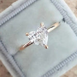 Тънко пръстенче с сърце от цирконий