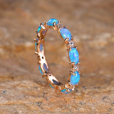 Платинен пръстен с диаманти и опал във форма на сърце