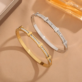 Отворена геометрична гривна с два слоя циркон