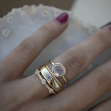 Четиригранен пръстен от цирконий с четири диаманта