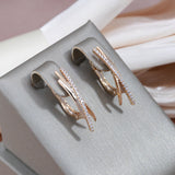 Елегантни златни обеци с кръст