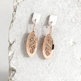 Елегантни Златни Обеци с Прорези