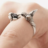 Пръстен Колибри и Цвете – Регулируем Пръстен с Отворена Птица за Жени