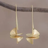 Елегантни обеци с златисти люспи