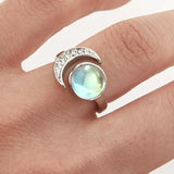 Лунен камък във форма на полумесец